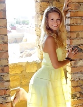 Hot Amateur Girl Wearing A Yellow Dress
