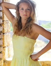 Hot Amateur Girl Wearing A Yellow Dress